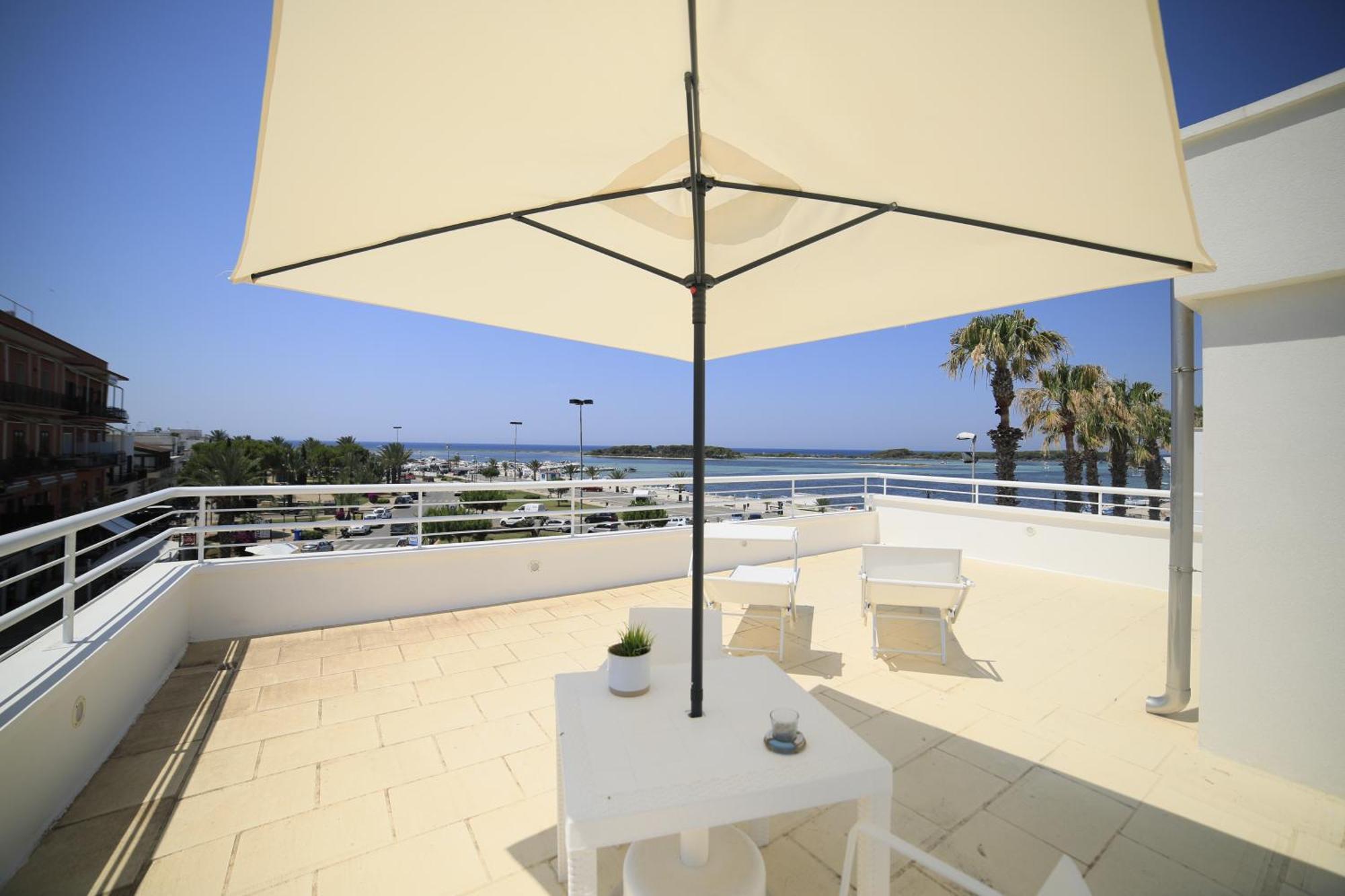 Riviera Luxury Rooms ポルト・チェザーレオ エクステリア 写真