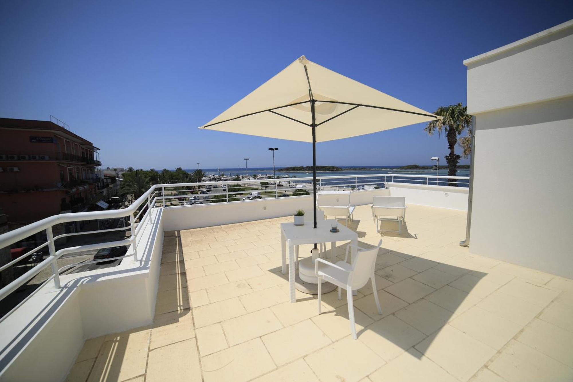 Riviera Luxury Rooms ポルト・チェザーレオ エクステリア 写真