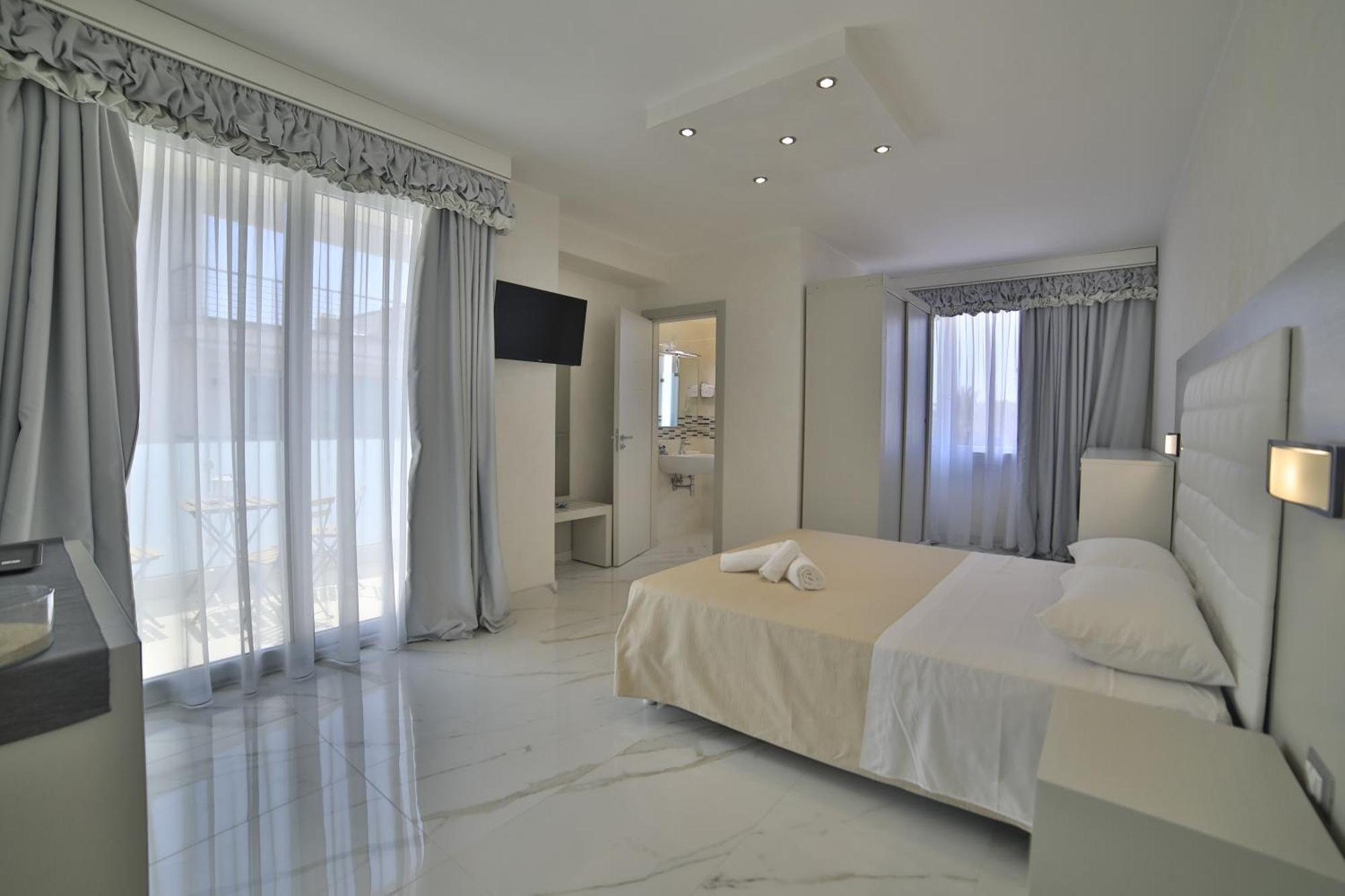 Riviera Luxury Rooms ポルト・チェザーレオ エクステリア 写真