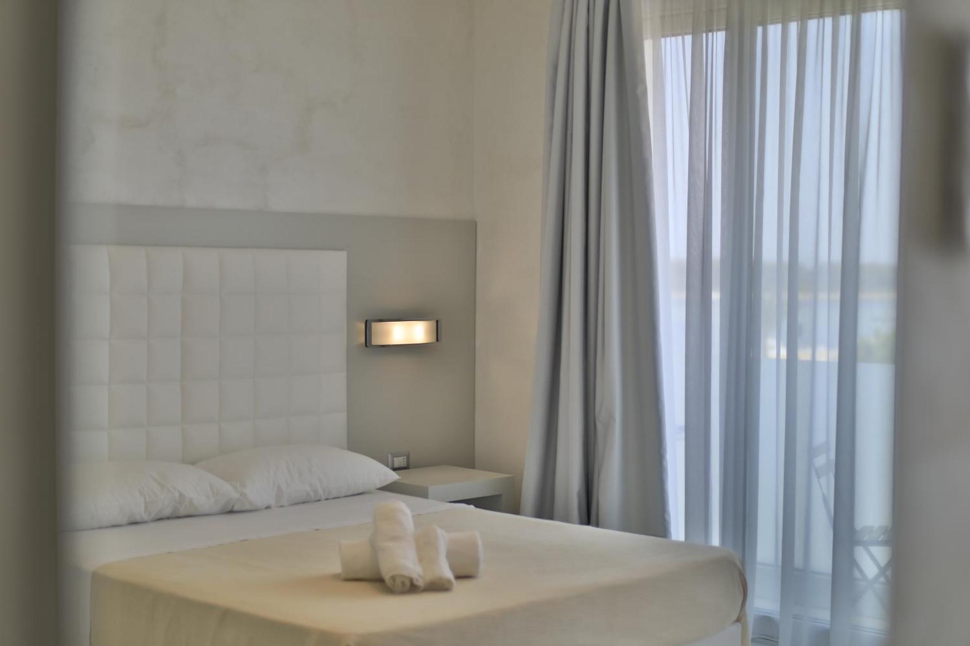Riviera Luxury Rooms ポルト・チェザーレオ エクステリア 写真