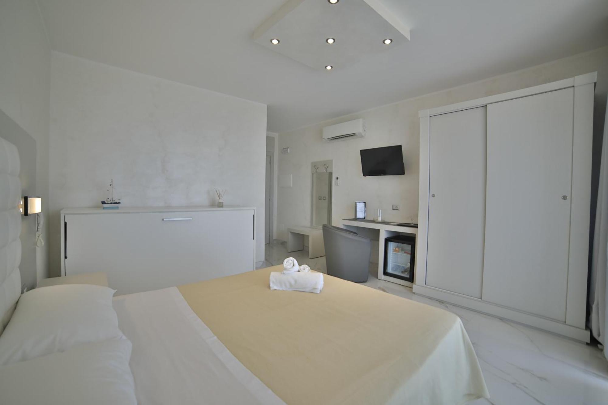 Riviera Luxury Rooms ポルト・チェザーレオ エクステリア 写真